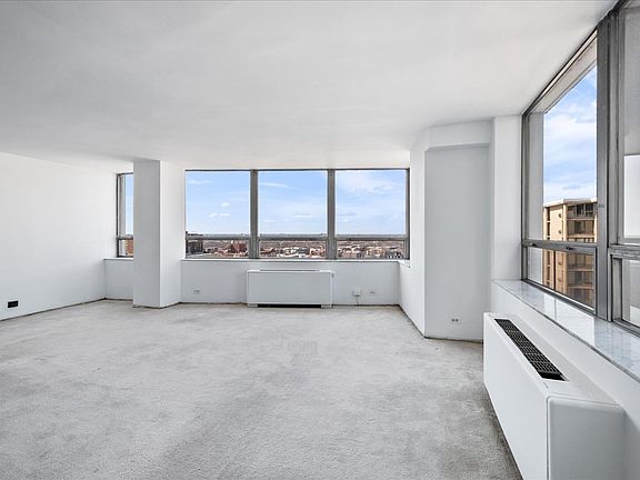 3rd image of 5701 N Sheridan Rd APT 17B