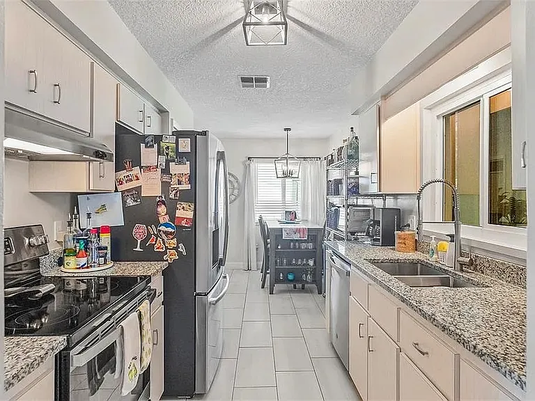 755 Fairlawn Dr — Photo 4