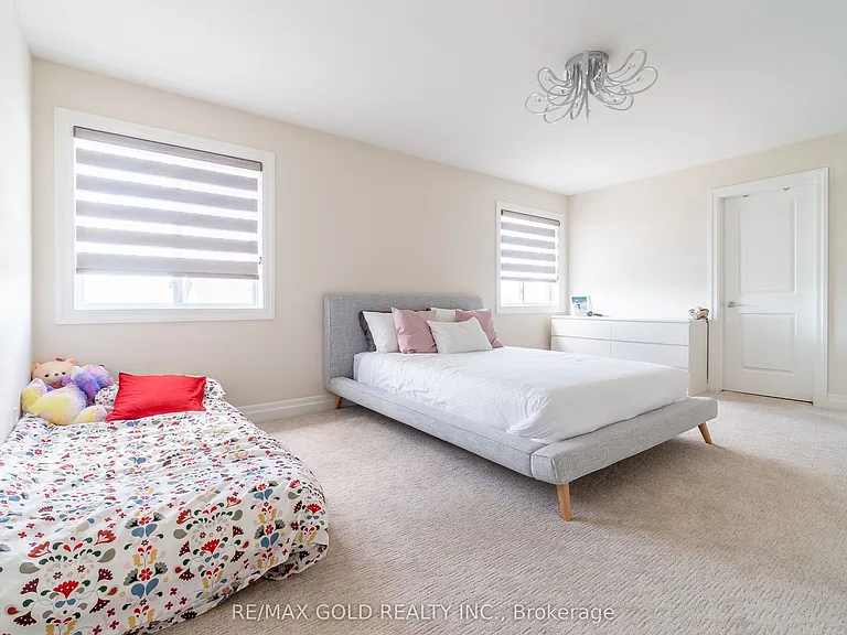 2591 Sheffield Blvd — Photo 22