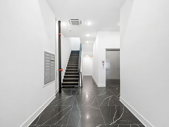 4th image of 1801 Fairmount Ave #203