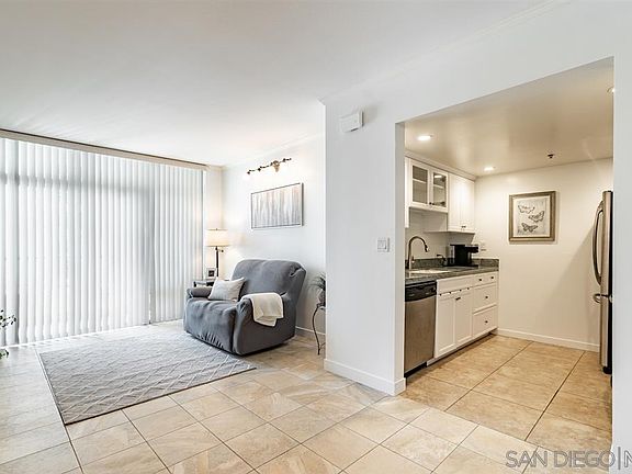 4th image of 425 W Beech St Unit 851