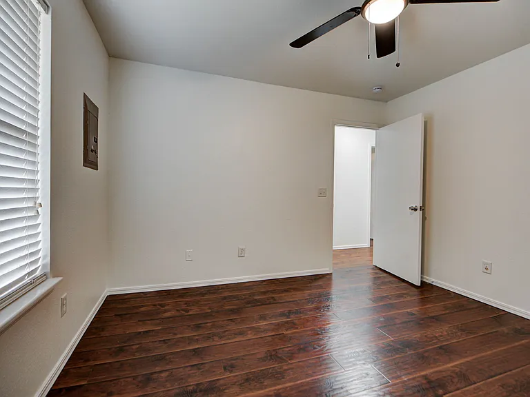 109 E Hayes St — Photo 13