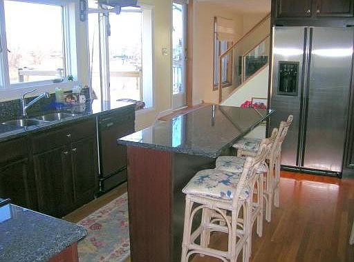 Eat-In-Kitchen