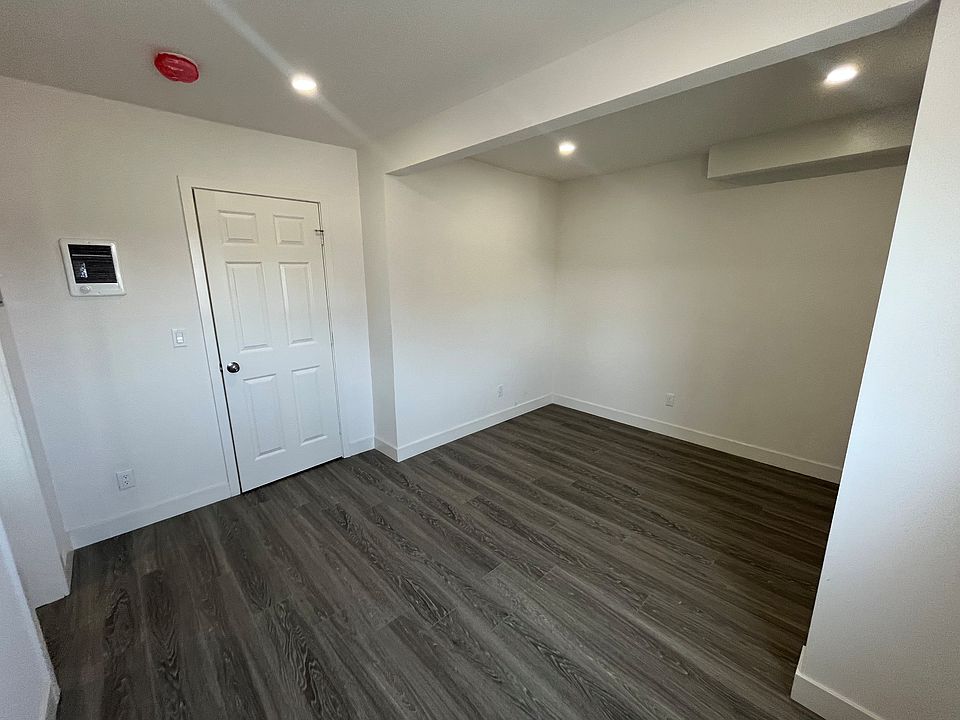 2nd image of 136 W San Ysidro Blvd #2