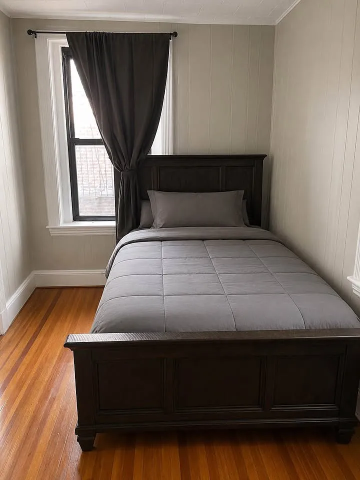 3 bed, 9999 sqft, $4,200 — Photo 1