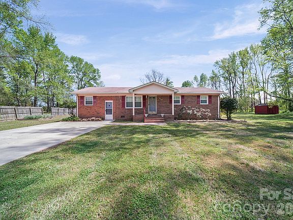 3rd image of 712 Worthwood Cir