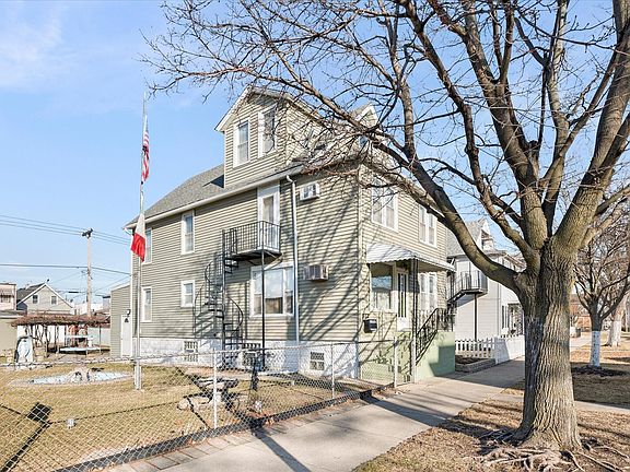 2nd image of 902 N 23rd Ave