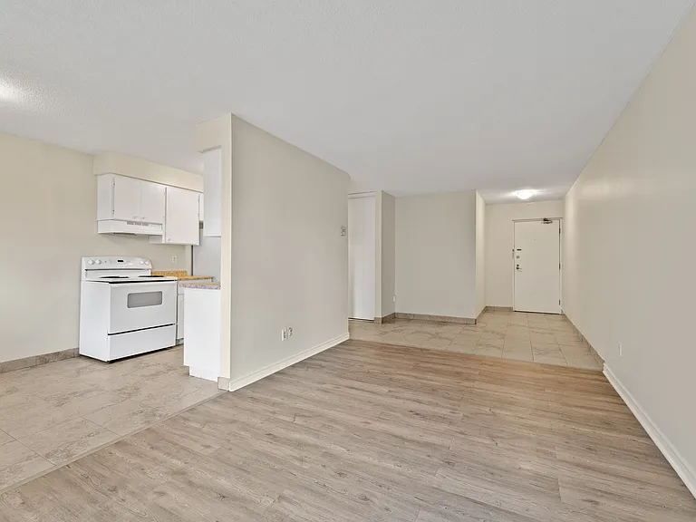 3262 Sandwich St — Photo 10