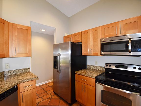 3rd image of 832 Sand Creek Cir