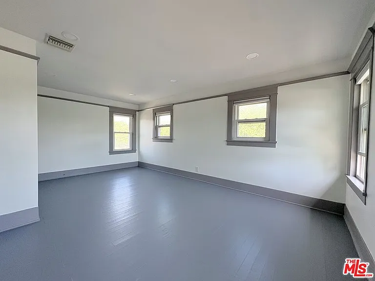 613 N Lucerne Blvd — Photo 16