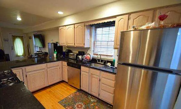 4 bed, $5,950 — Photo 2