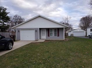 219 E Greenview Ave, Machesney Park, IL 61115