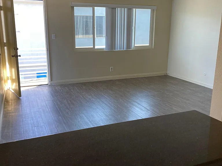 Diplomat South — Photo 11