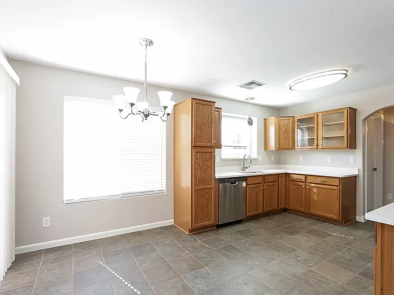15999 W Moreland St — Photo 7