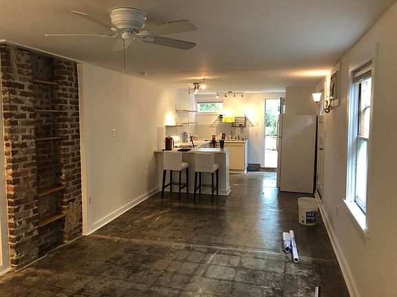 3rd image of 2922 1/2 Oreilly St