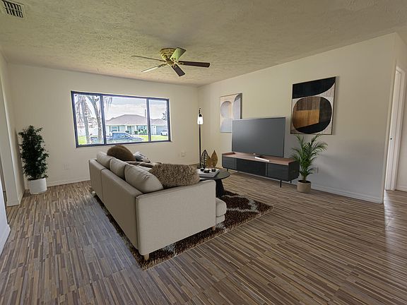 4th image of 922 SE Thornhill Drive