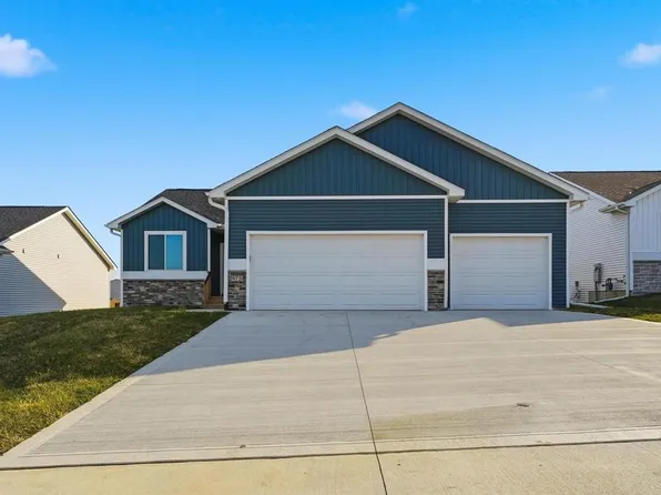 885 11th St, Waukee, IA 50263