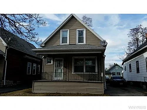 94 Warwick Ave photo 1