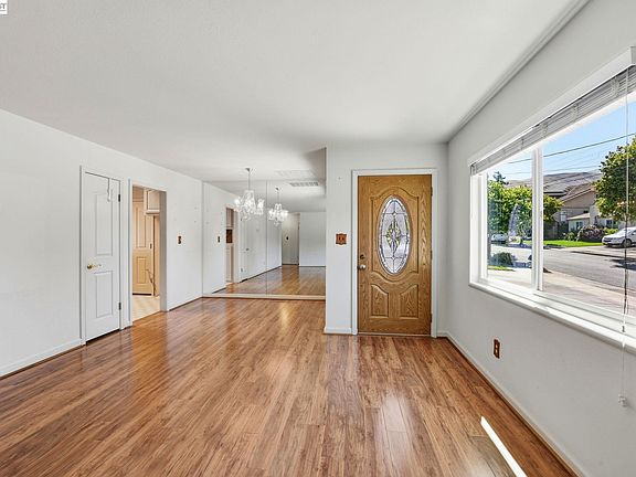 5th image of 349 Lemarc St