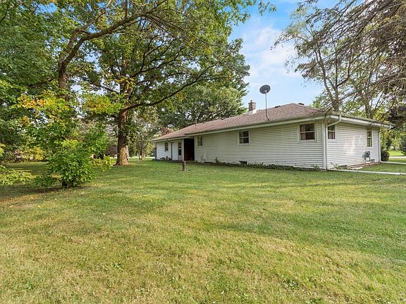 3rd image of 1326 E Oak Ln