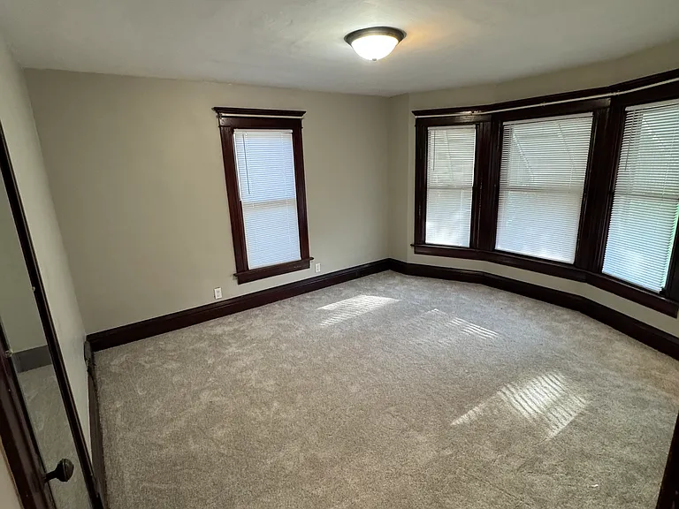 712 S State St #1/2 — Photo 9