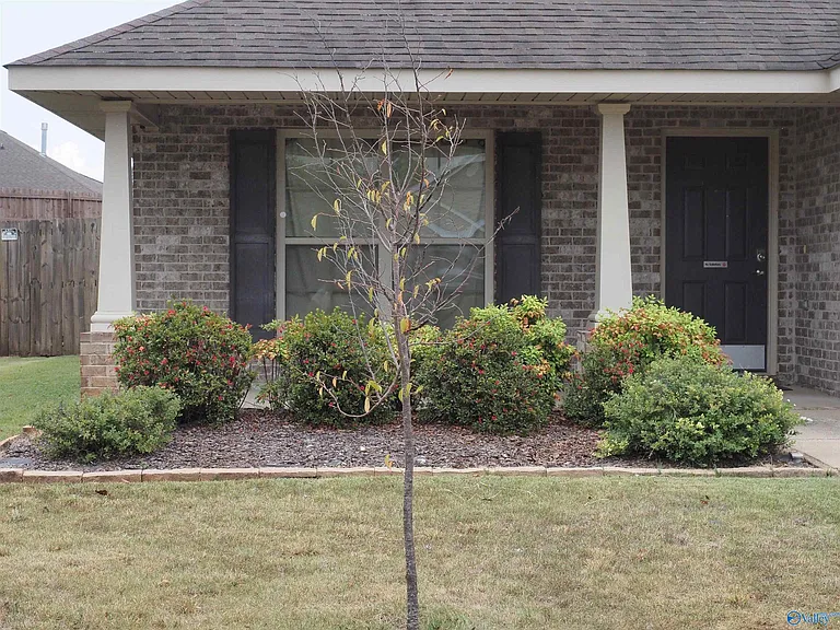 102 Acacia Trail Dr — Photo 3