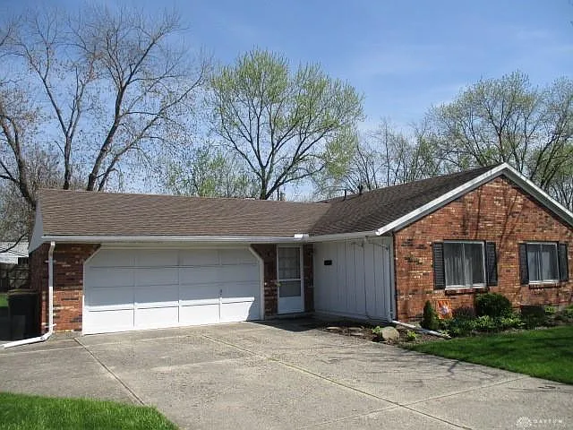3 bed, 2.0 bath, 1301 sqft, $2,100 — Photo 2