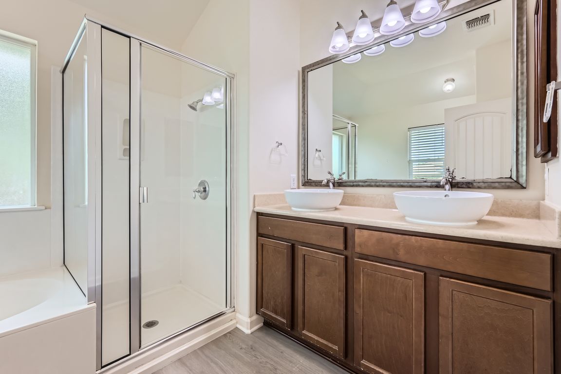1436 Biscuit Dr - Print Quality - 015 - 16 Primary Bathroom