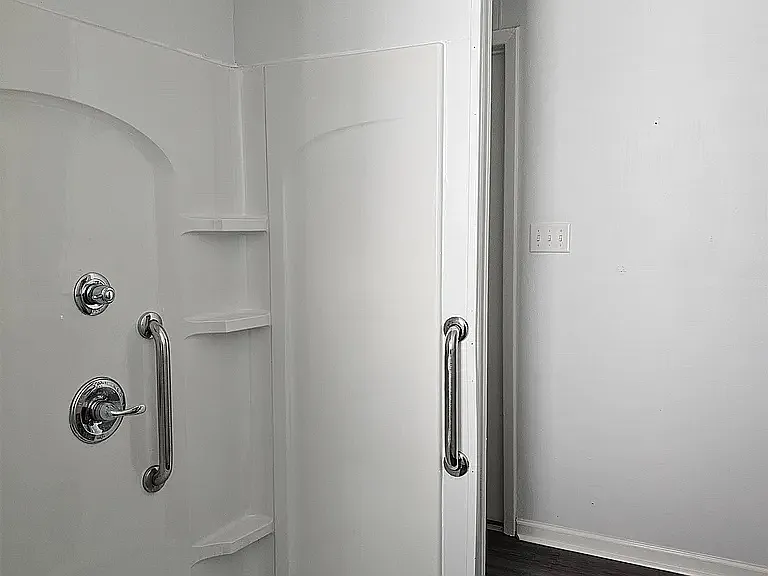 220 S Millwood Ave — Photo 17