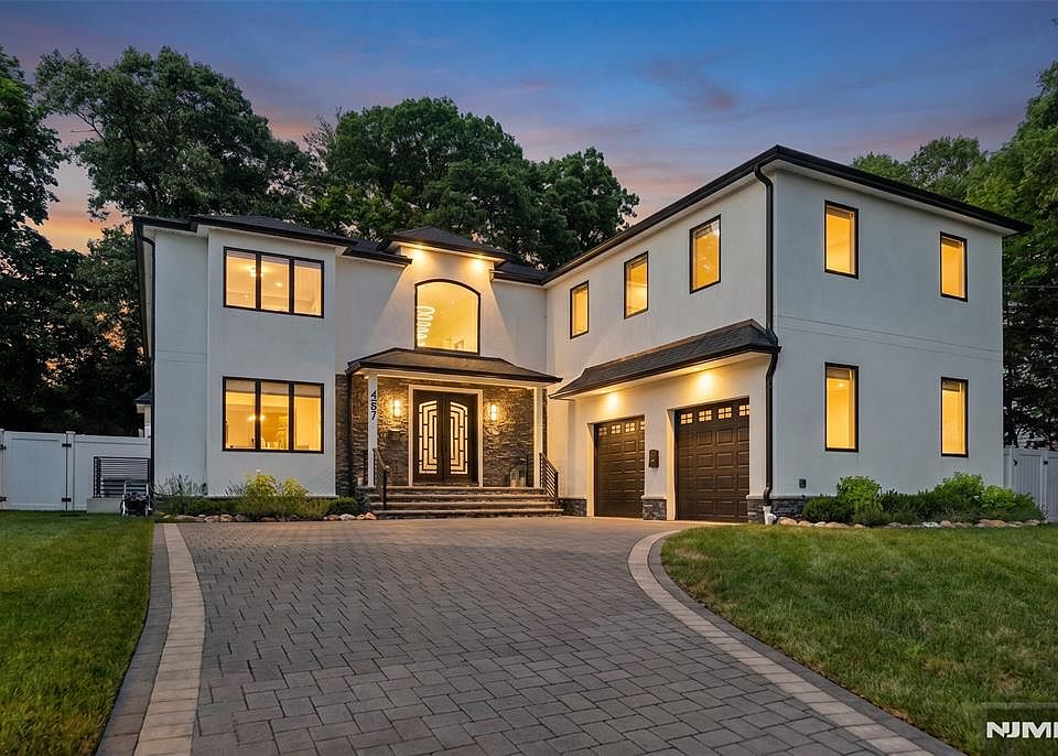 1st image of 457 Lincoln Dr