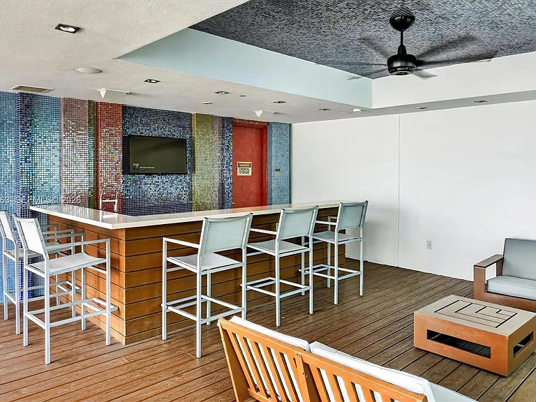 500 Brickell Ave #1100 — Photo 33