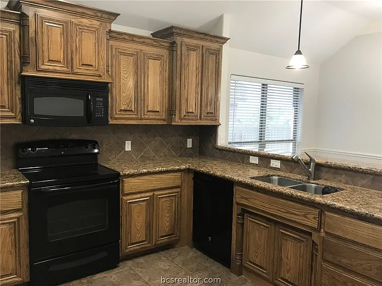 3905 Tournay Ln — Photo 6