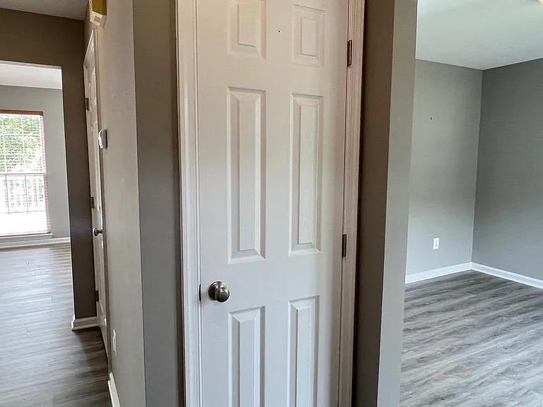 16 Emerald Dr — Photo 2