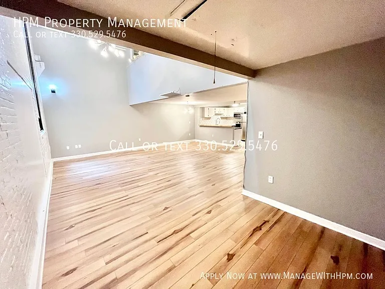 1133 W 9th Street — Photo 46
