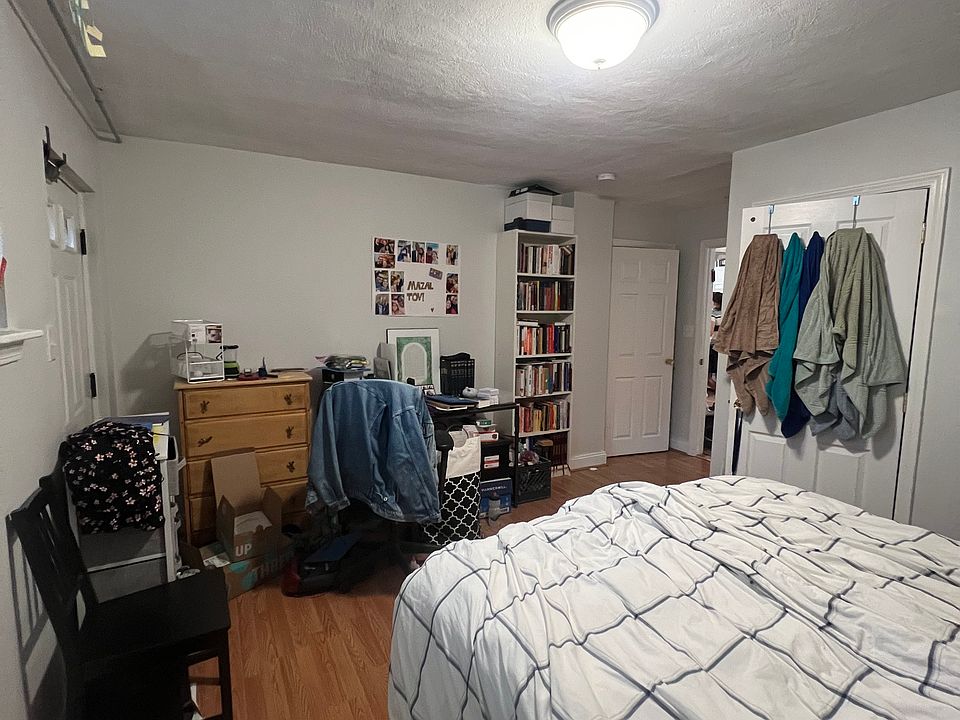1st image of 135 Inman St APT 3