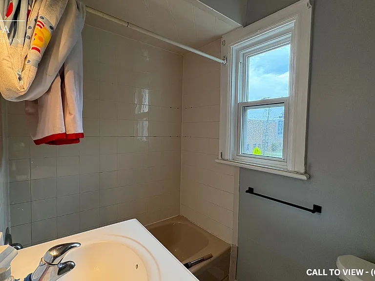 1083 Cannon St E — Photo 8
