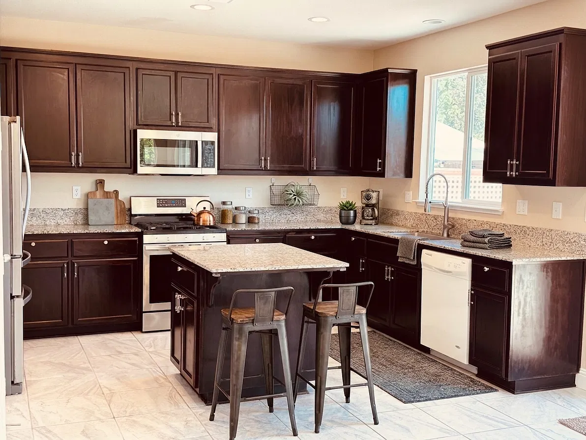 5 bed, 3.5 bath, 2644 sqft, $4,100 — Photo 2