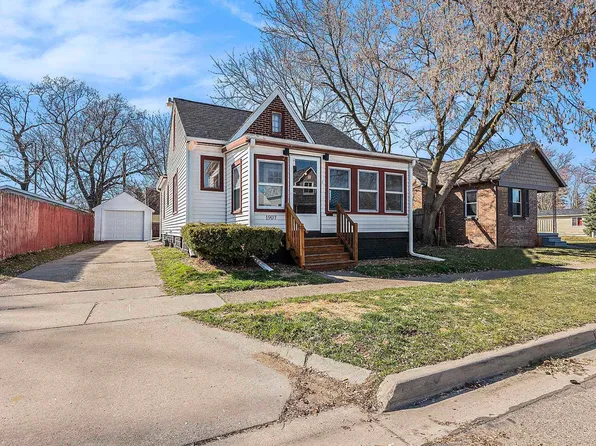 1907 22nd St, Port Huron, MI 48060