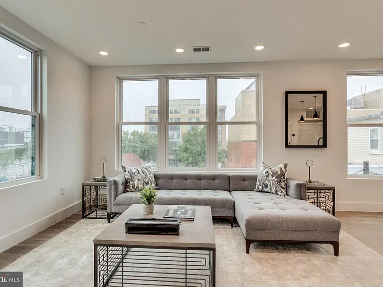646 Newton Pl NW #303 — Photo 3