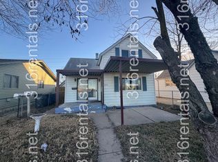 313 W 1st St, Newton, KS 67114