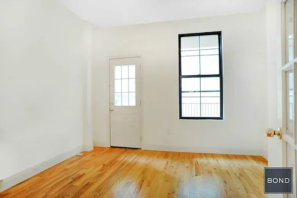 Rented by Bond New York | media 45