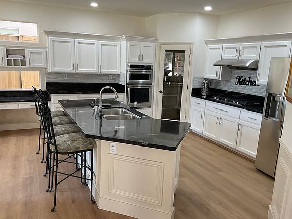 4th image of 4031 Meadow Wood Dr