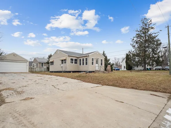 317 9th Ave NE, Independence, IA 50644