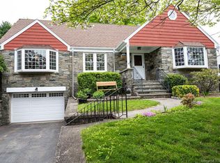 27 Windy Rdg, Trumbull, CT 06611