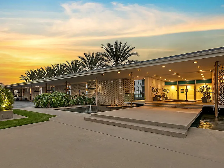 The Stuart at Sierra Madre Villa — Photo 2