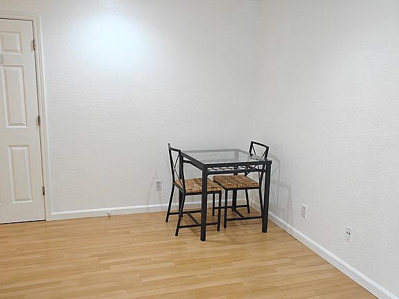 5th image of 136 Marbly Ave