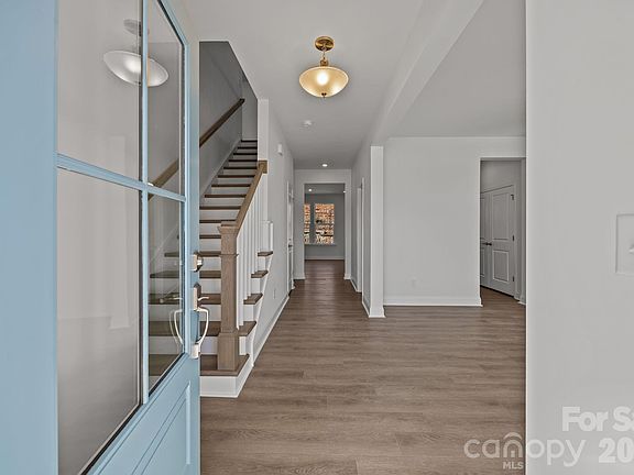 4th image of 128 Canary Ln