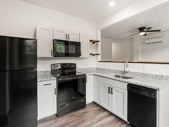 3rd image of 427 Whiteman St APT 3