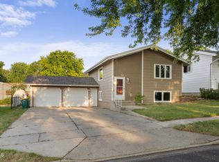 818 N 34th St, Bismarck, ND 58501