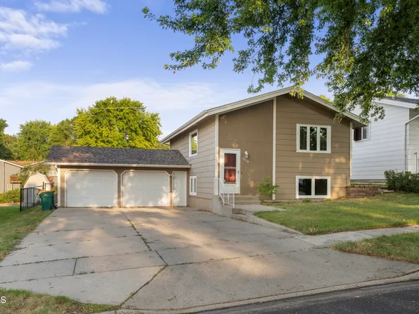 818 N 34th St, Bismarck, ND 58501